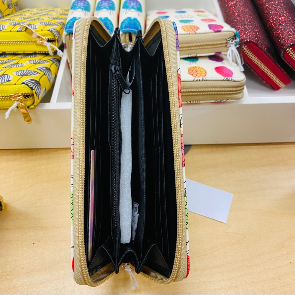 Pura Vida Pineapple Wallet - Picture 2 of 3